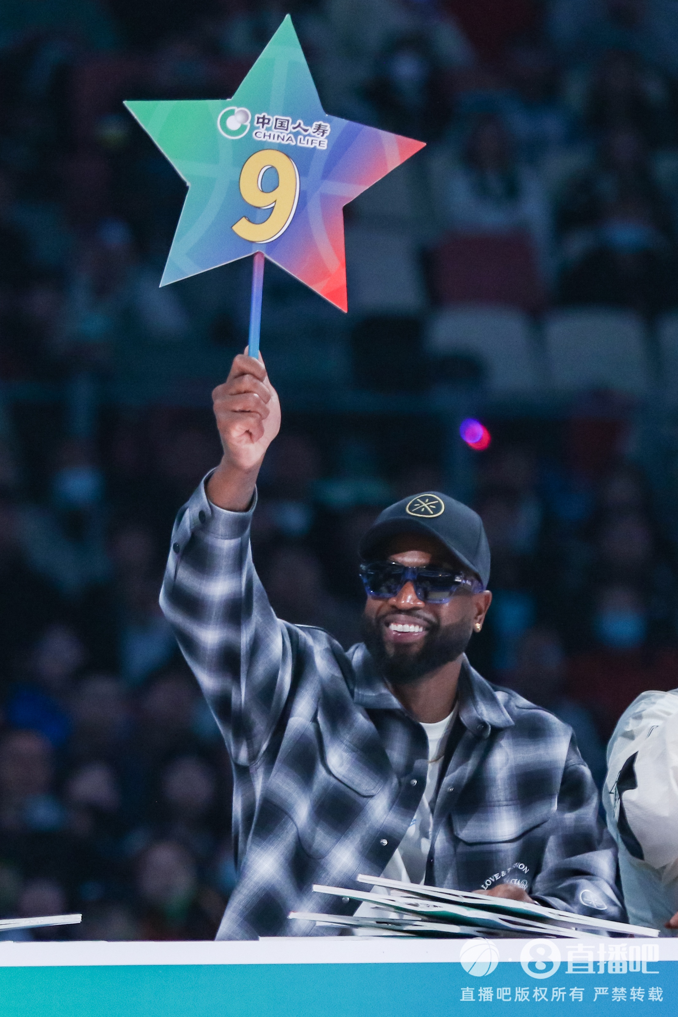 韦德批评球迷短视言论：NBA非表面所见，尊重运动需深度理解