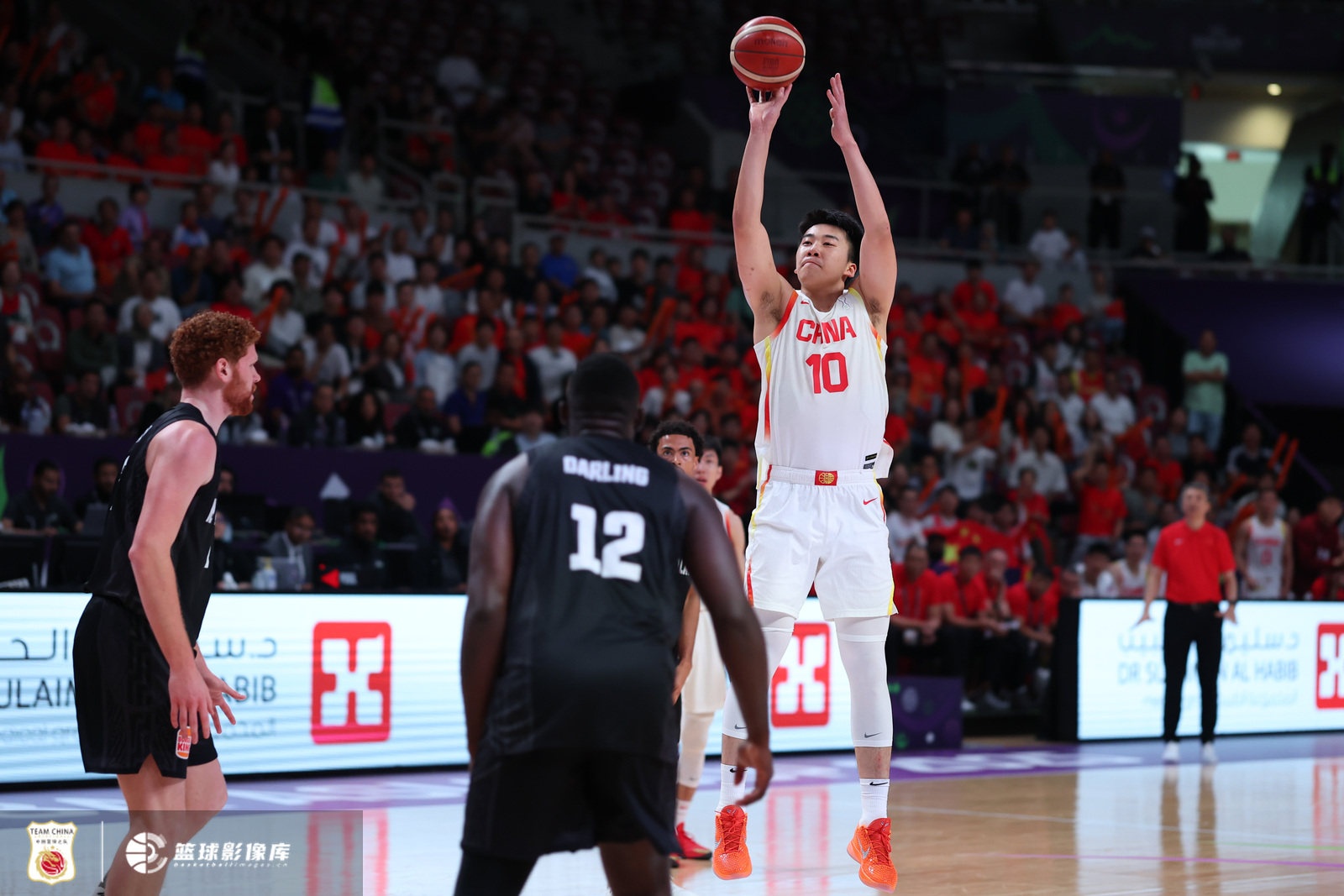 媒体人评王俊杰亚洲杯表现：防守全能低位亮眼 持球能力待提升