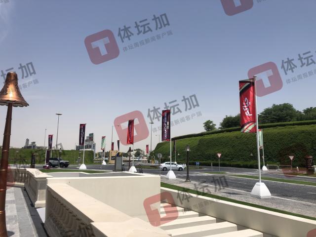 1683943404360084759.jpg 3-走出卡塔拉地铁站,在马路两侧见到了2023亚洲杯的彩旗.jpg