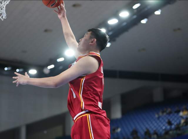 开云首页体验-对阵辽篮被撞翻，山东大汉重伤！至少缺席一个月，真不是好消息